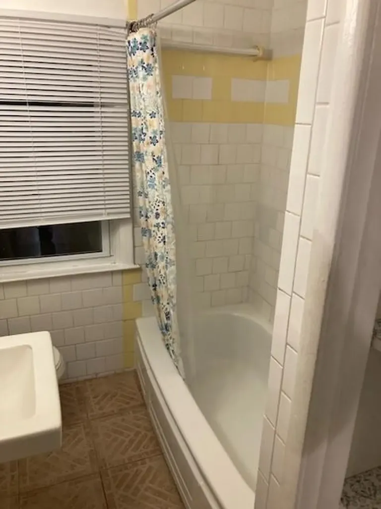 402 Highland Road Tiverton RI 02878