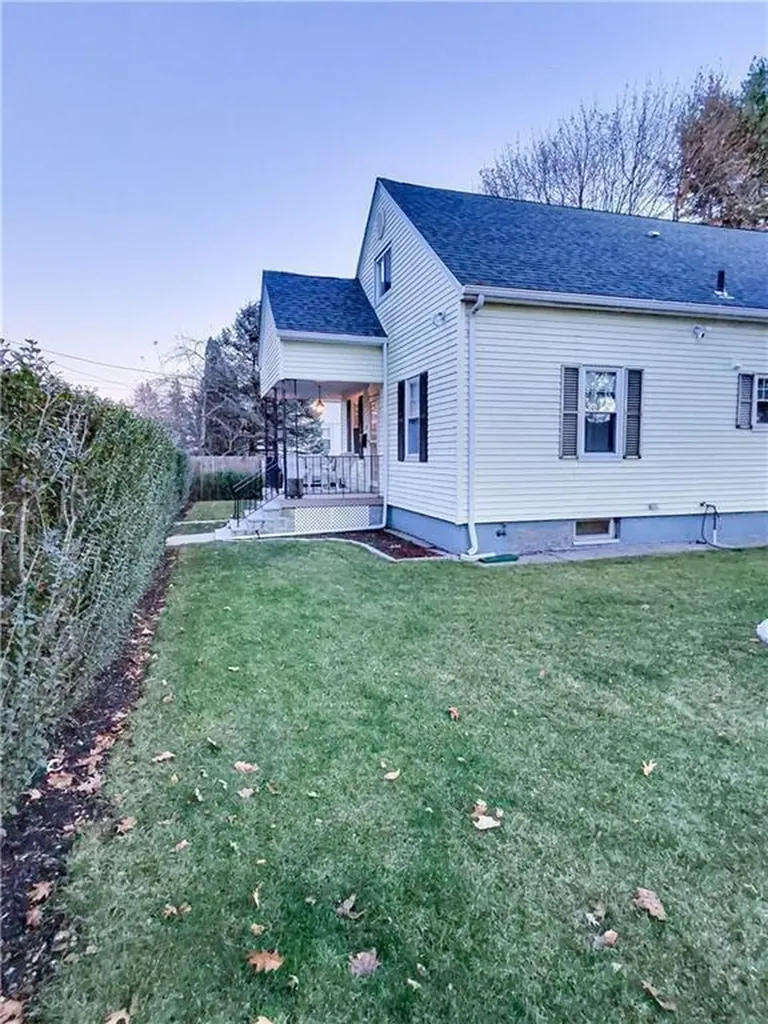 26 Woodside Road Providence RI 02909