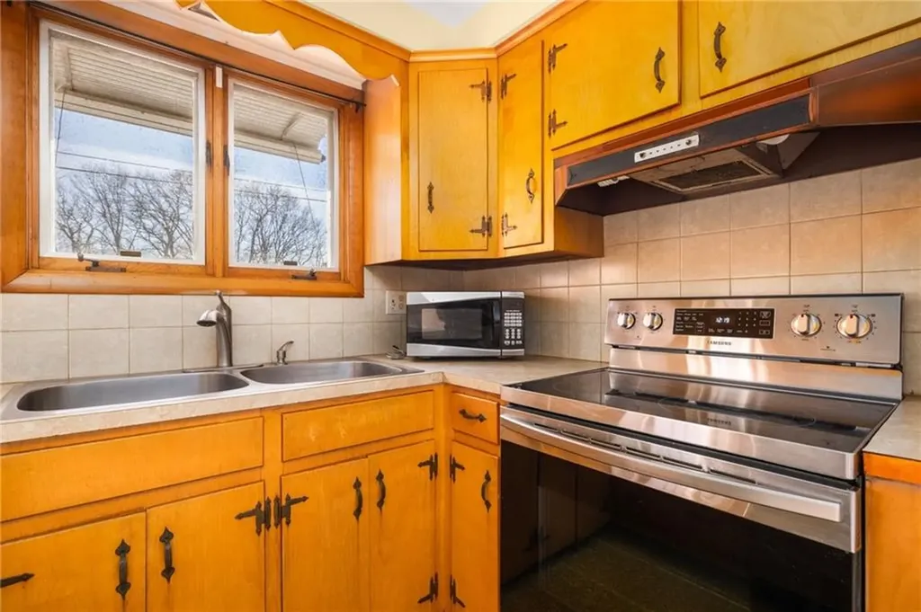21 Bowen Street Johnston RI 02919
