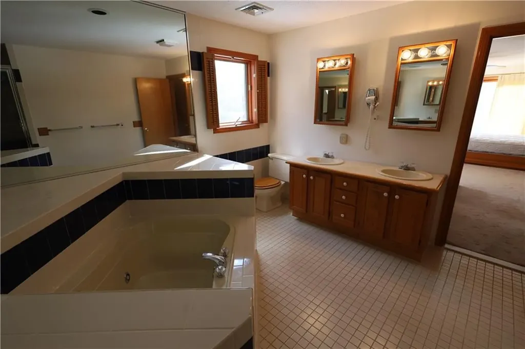 14 Shamrock Court Jamestown RI 02835