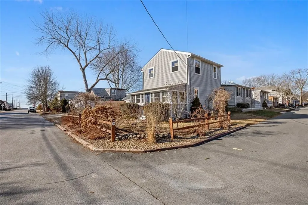 52 Greene Avenue Barrington RI 02806