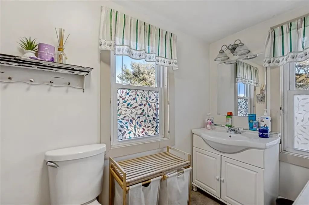 52 Greene Avenue Barrington RI 02806