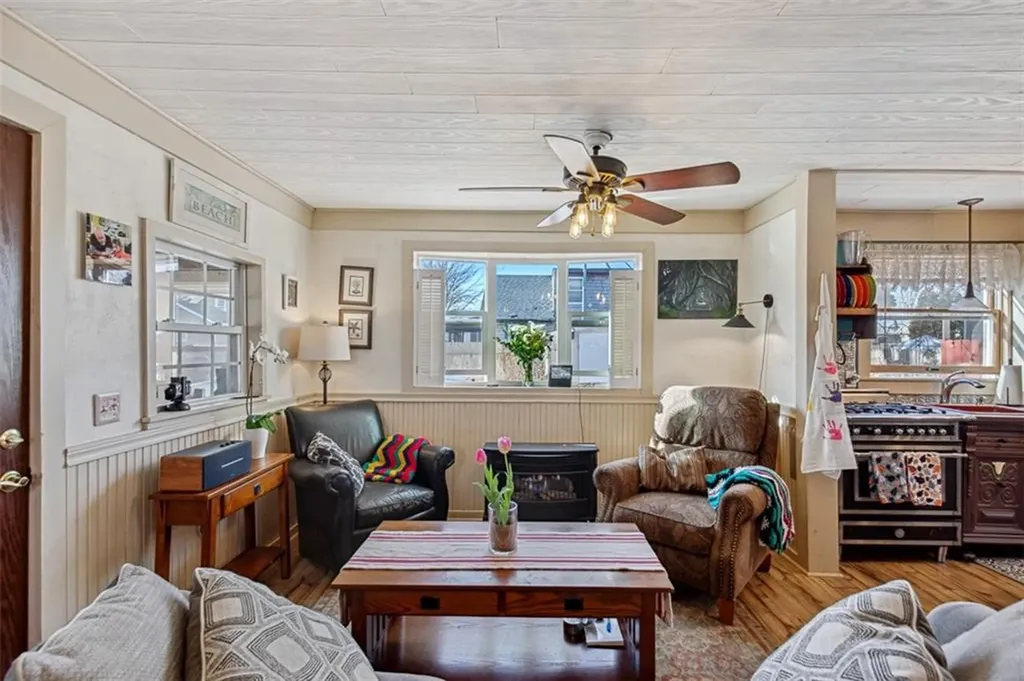 52 Greene Avenue Barrington RI 02806