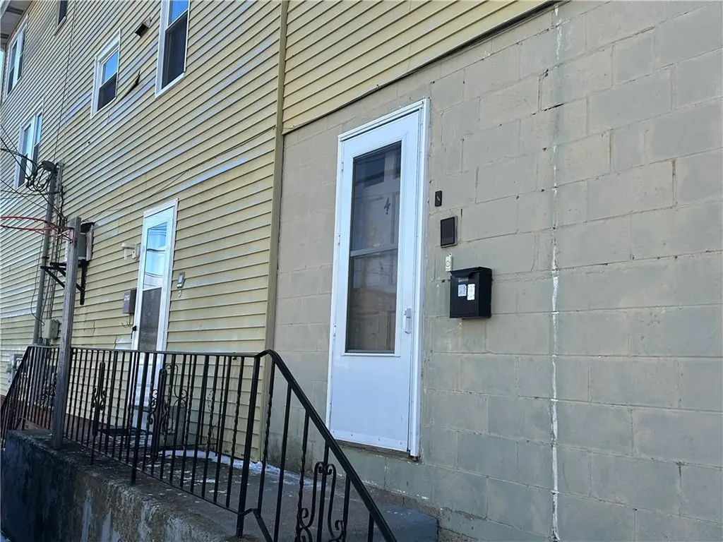 4 Ivy Street Pawtucket RI 02860