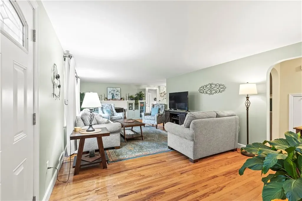 143 Lewiston Street Warwick RI 02889