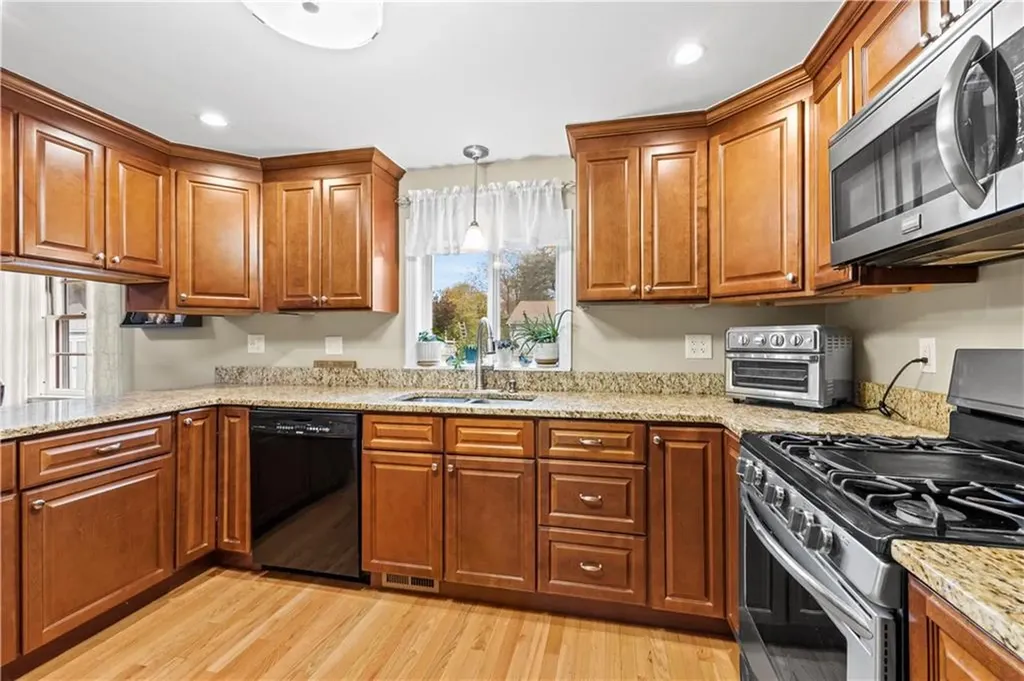 143 Lewiston Street Warwick RI 02889