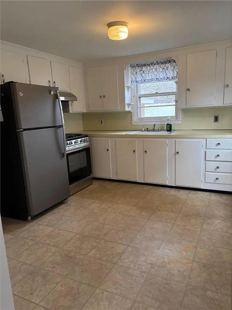 6 Boxwood Avenue Westerly RI 02891