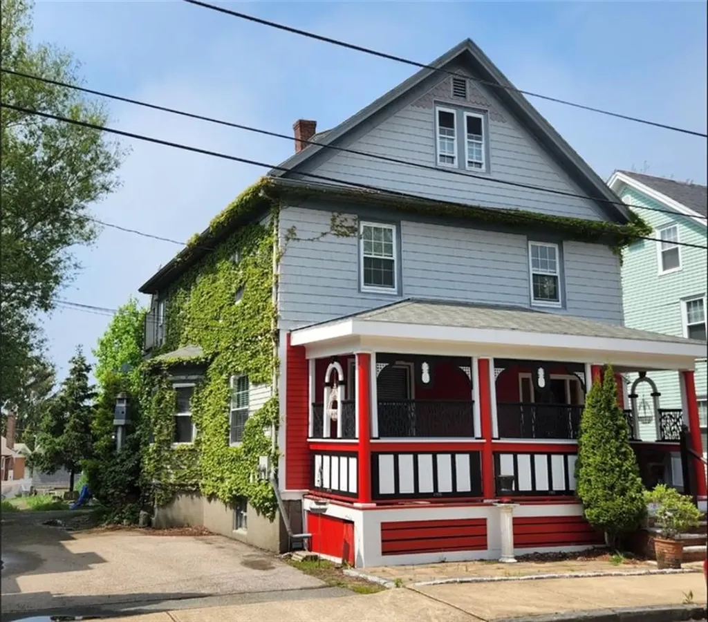 8 Peckham Avenue Newport RI 02840