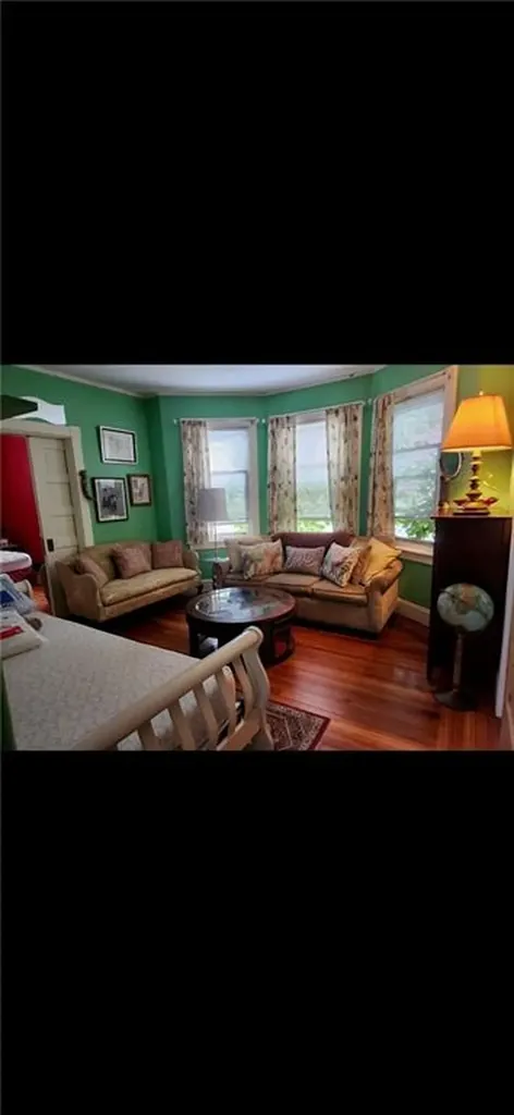 8 Peckham Avenue Newport RI 02840