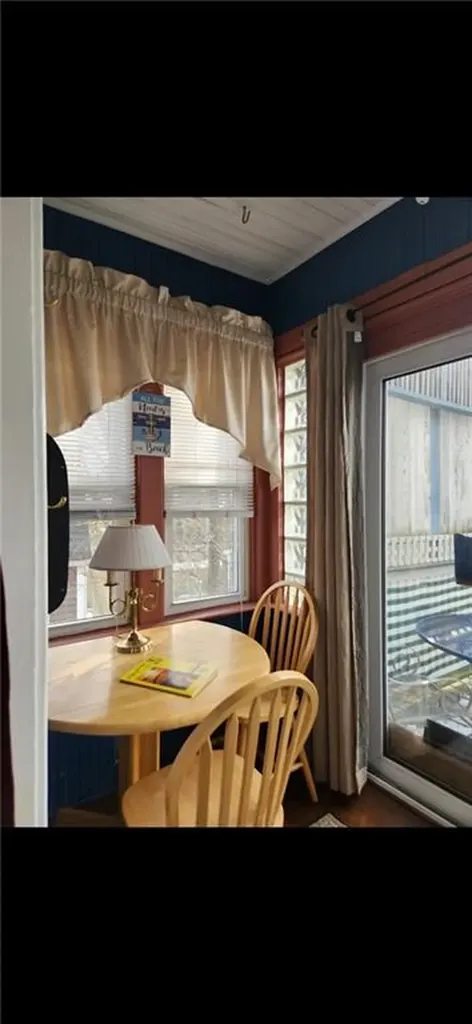8 Peckham Avenue Newport RI 02840