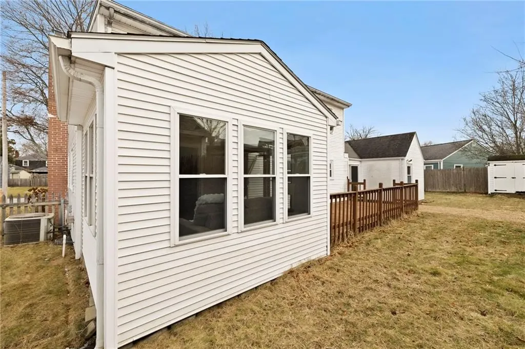 45 Windsor Court Pawtucket RI 02861