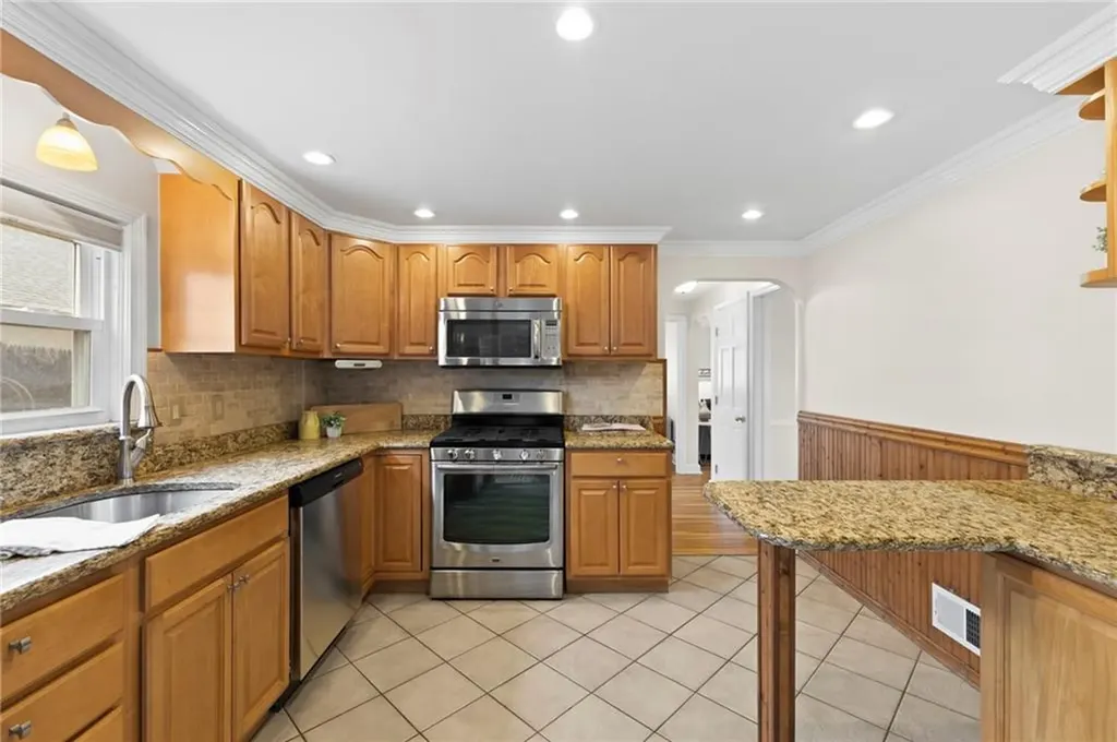 45 Windsor Court Pawtucket RI 02861