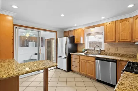 45 Windsor Court Pawtucket RI 02861