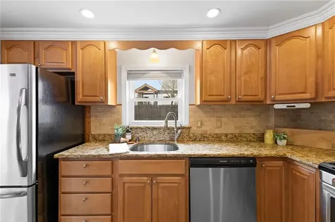 45 Windsor Court Pawtucket RI 02861