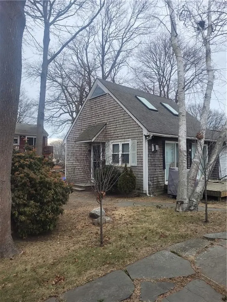 41 .5 Hilltop Avenue Middletown RI 02842