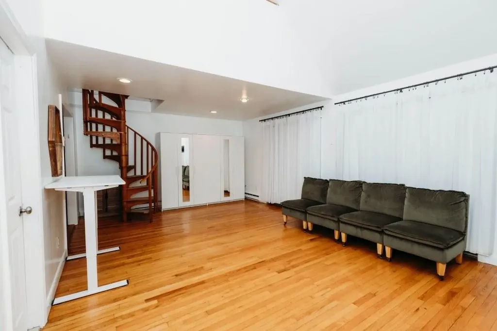 41 .5 Hilltop Avenue Middletown RI 02842