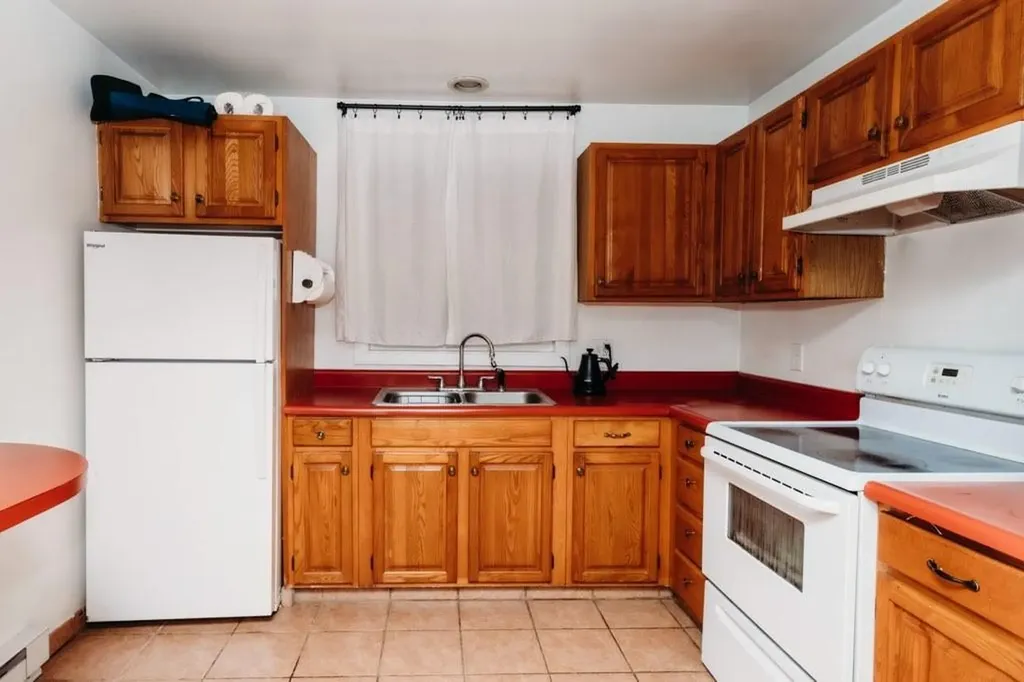 41 .5 Hilltop Avenue Middletown RI 02842
