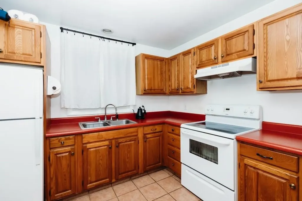 41 .5 Hilltop Avenue Middletown RI 02842