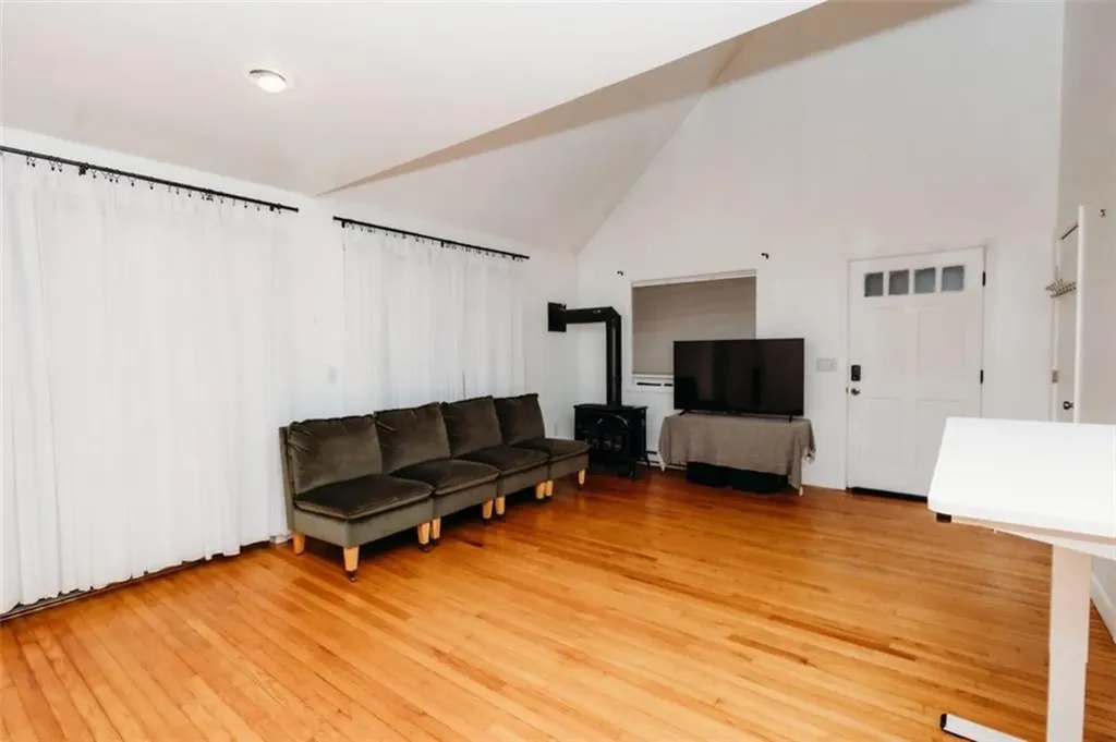 41 .5 Hilltop Avenue Middletown RI 02842
