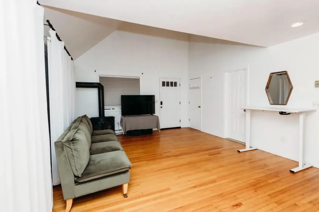 41 .5 Hilltop Avenue Middletown RI 02842