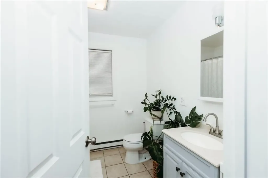 41 .5 Hilltop Avenue Middletown RI 02842