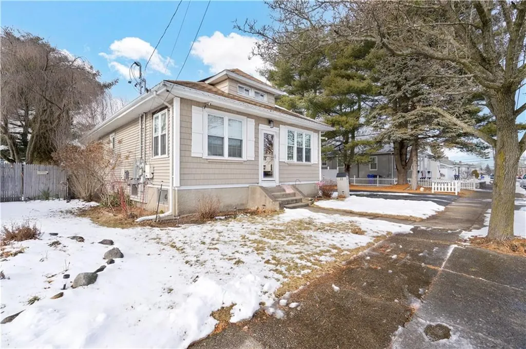 33 Woodhaven Road Pawtucket RI 02861