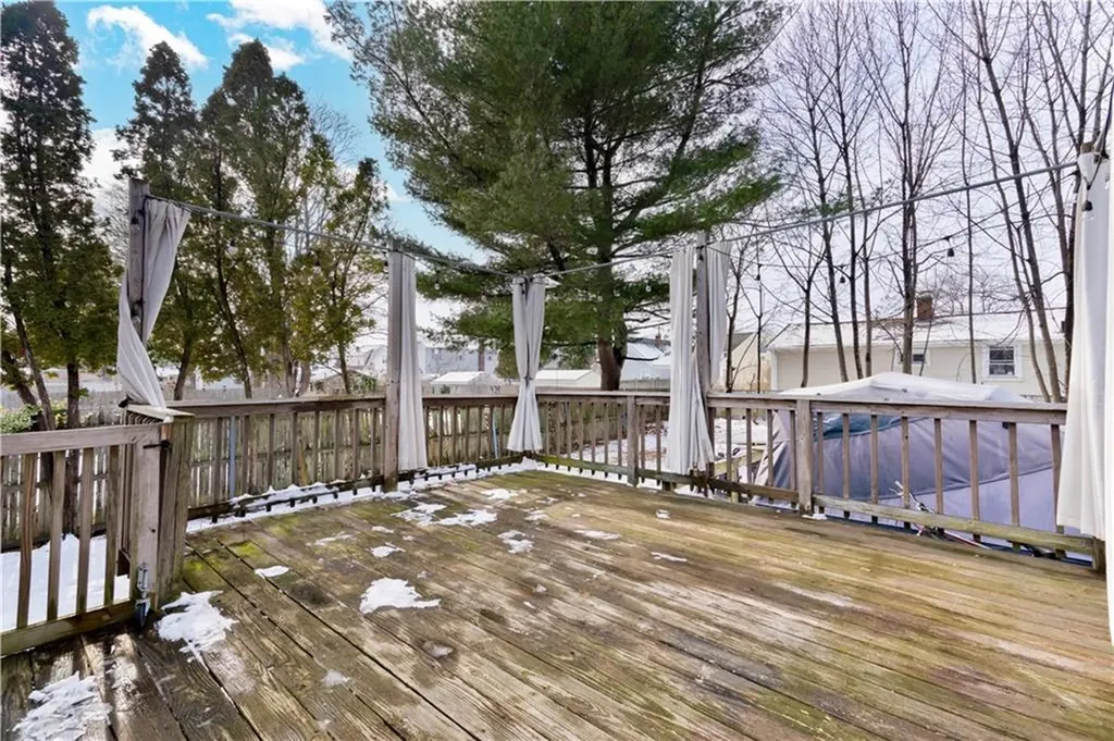 33 Woodhaven Road Pawtucket RI 02861