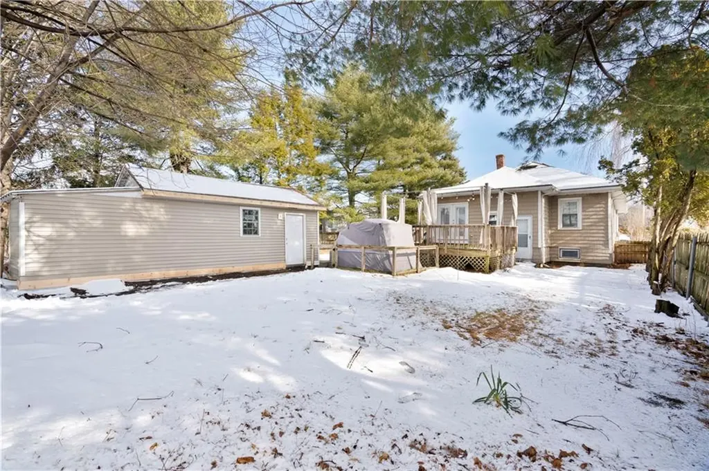 33 Woodhaven Road Pawtucket RI 02861