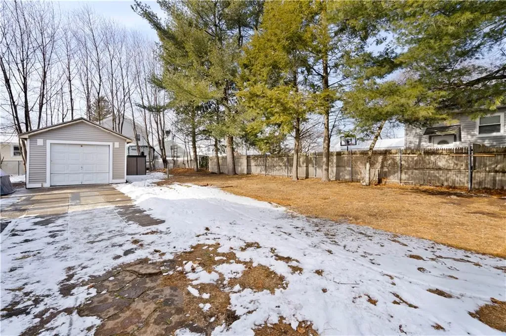 33 Woodhaven Road Pawtucket RI 02861
