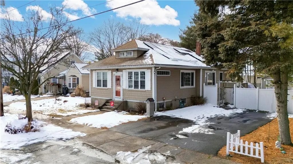 33 Woodhaven Road Pawtucket RI 02861