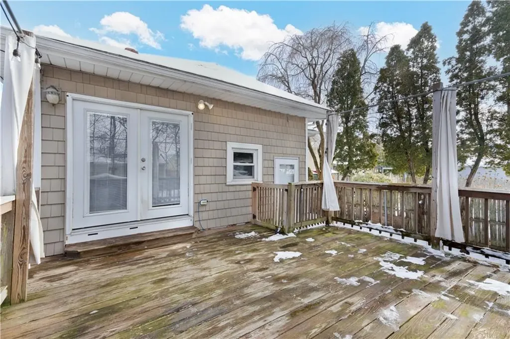 33 Woodhaven Road Pawtucket RI 02861