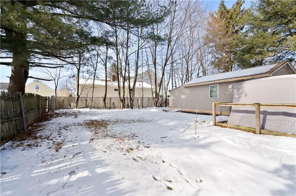 33 Woodhaven Road Pawtucket RI 02861