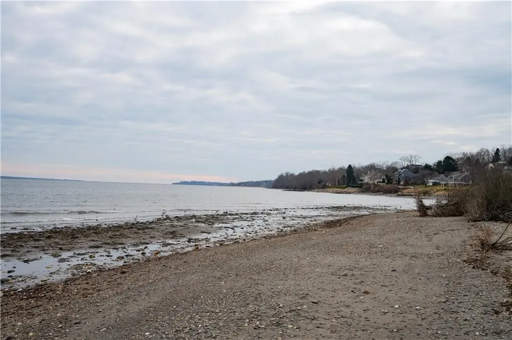 86 Sherwood Terrace Portsmouth RI 02871