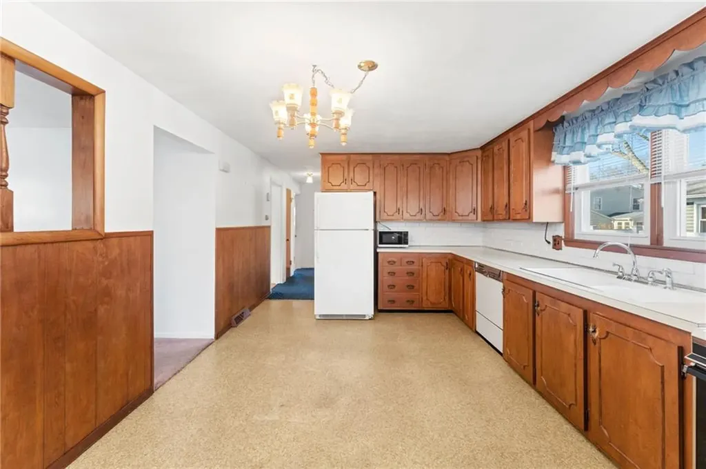 37 Eldridge Avenue Warwick RI 02886