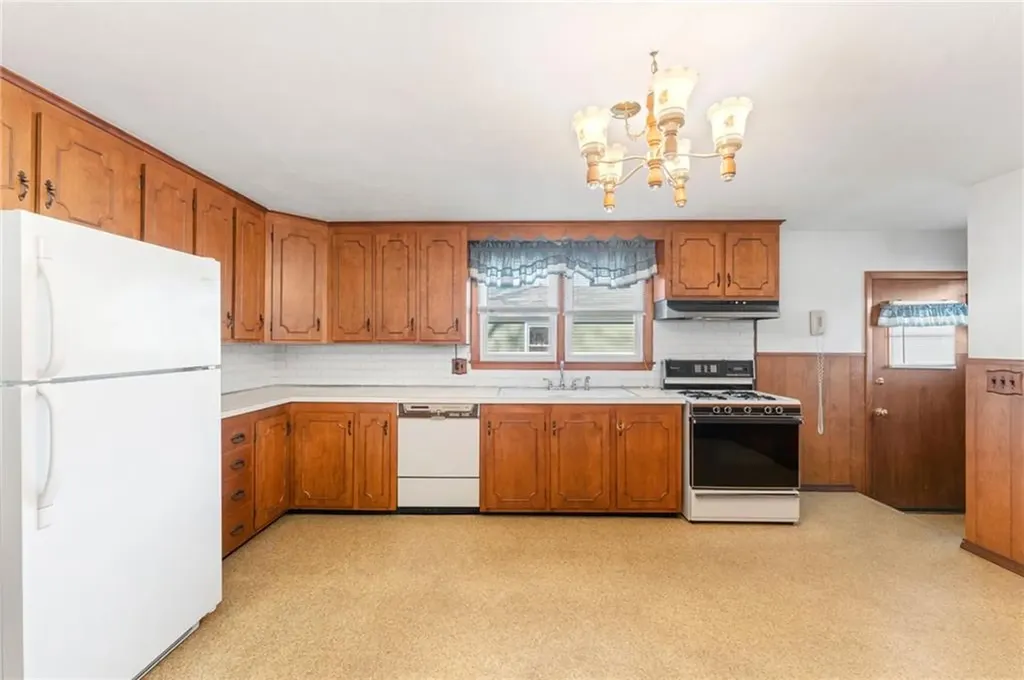 37 Eldridge Avenue Warwick RI 02886