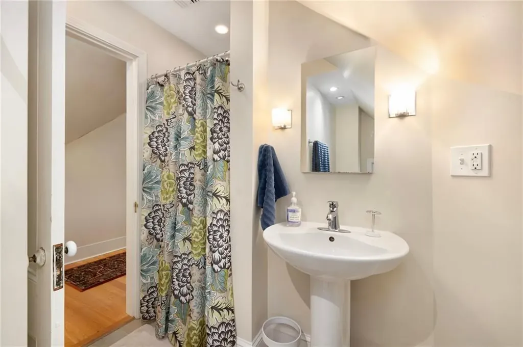 229 Morris Avenue Providence RI 02906