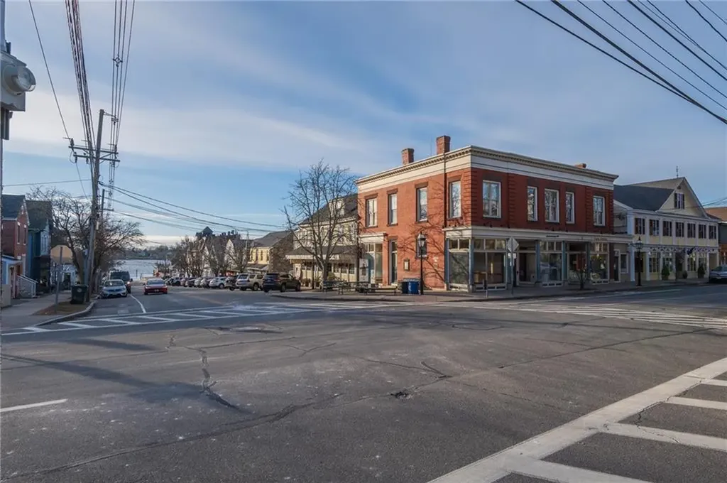113 Union Street Bristol RI 02809