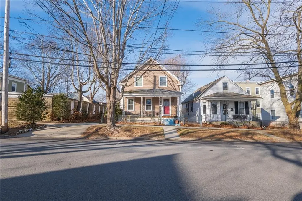 113 Union Street Bristol RI 02809