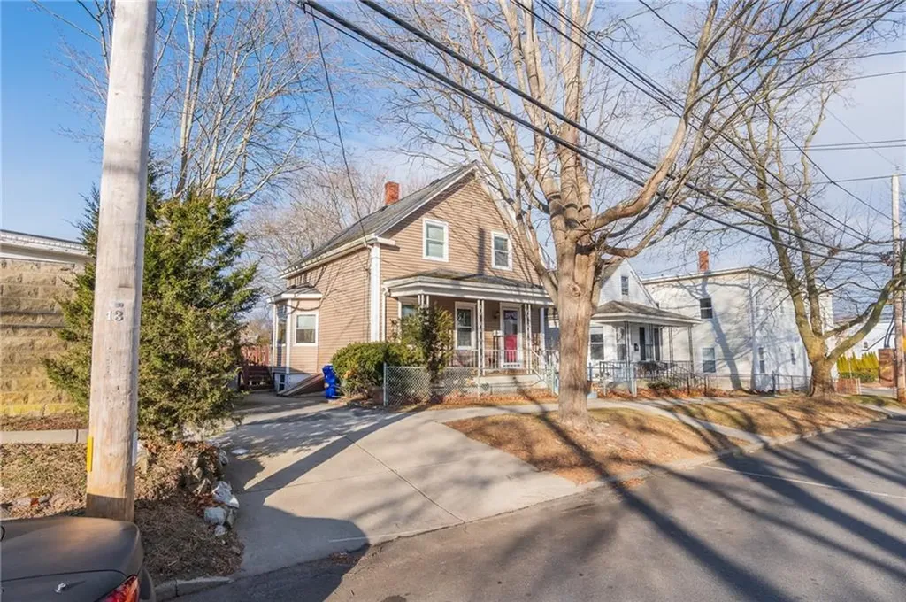 113 Union Street Bristol RI 02809