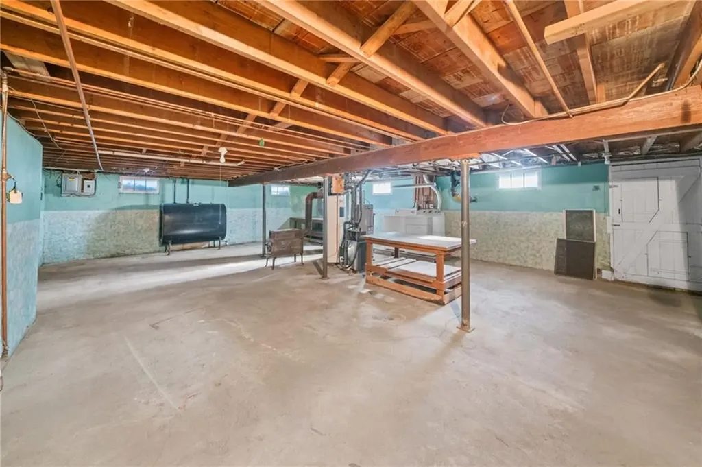 79 Belleview Avenue Tiverton RI 02878