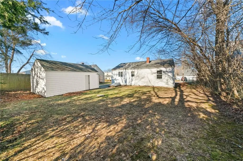 79 Belleview Avenue Tiverton RI 02878