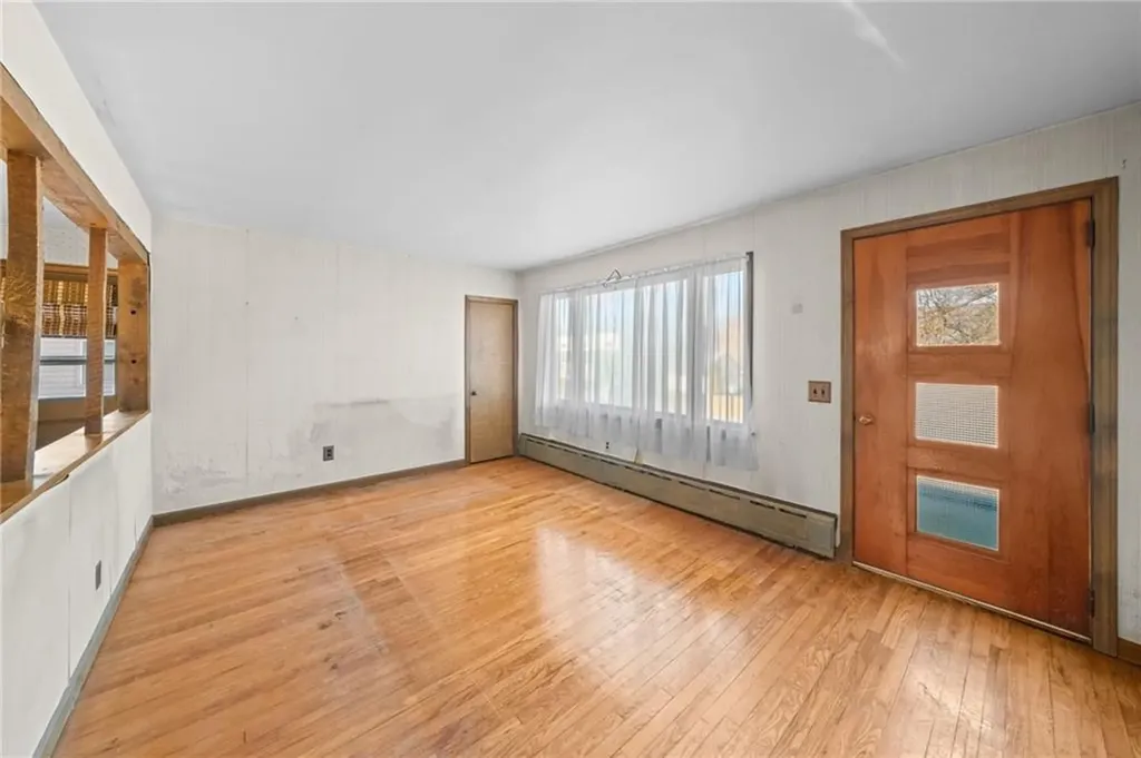 79 Belleview Avenue Tiverton RI 02878