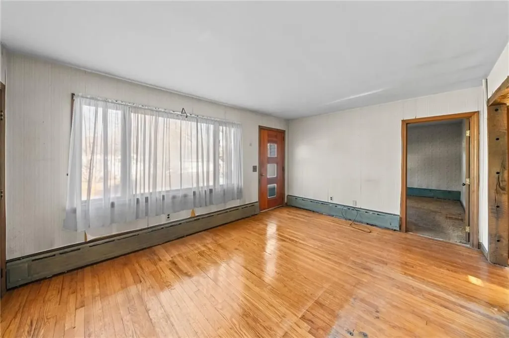 79 Belleview Avenue Tiverton RI 02878