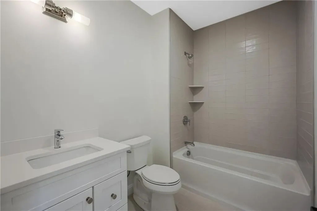 325 Freedom Trail Drive Portsmouth RI 02871