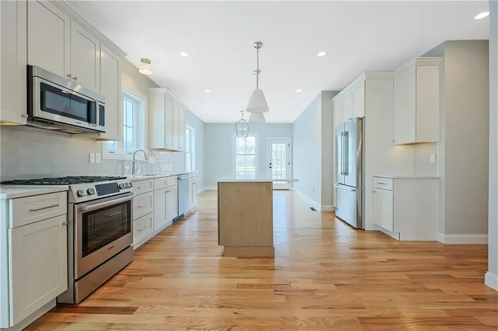 325 Freedom Trail Drive Portsmouth RI 02871