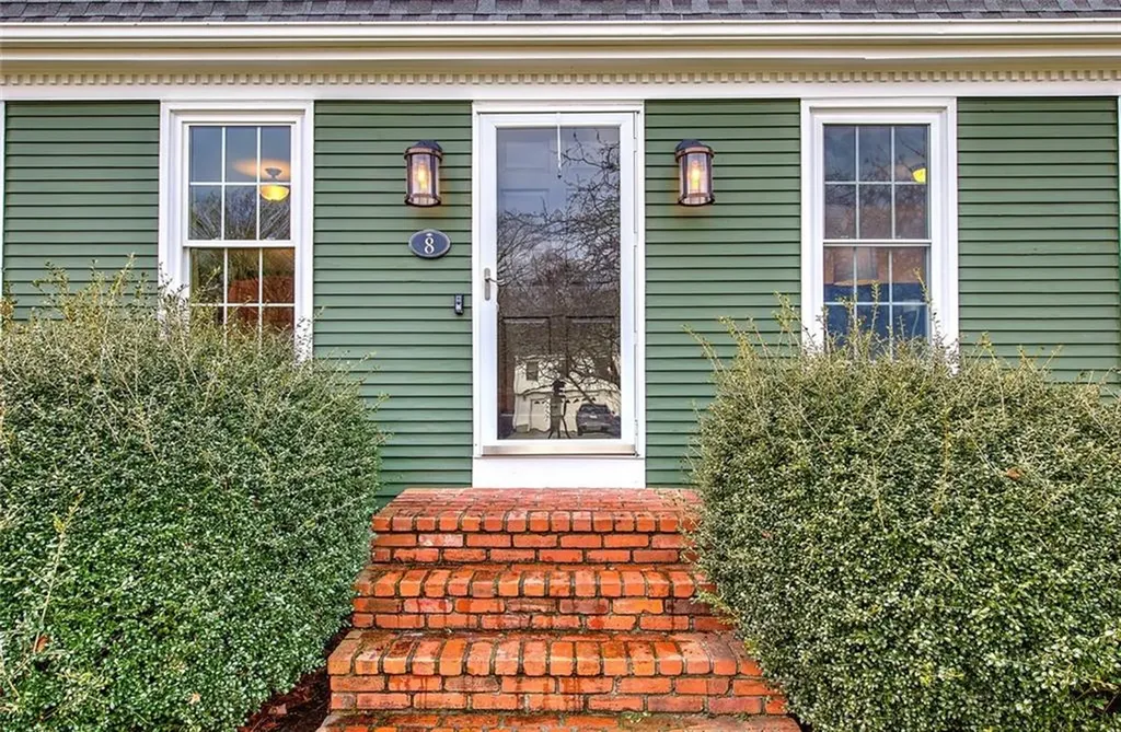 8 Ursula Drive Bristol RI 02809