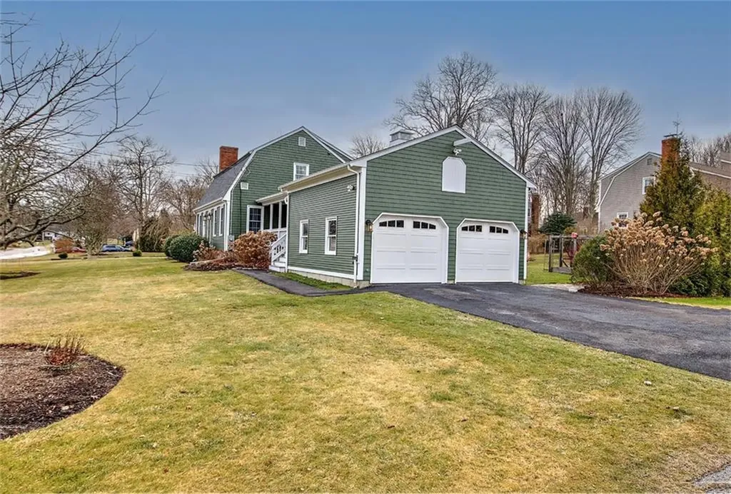 8 Ursula Drive Bristol RI 02809