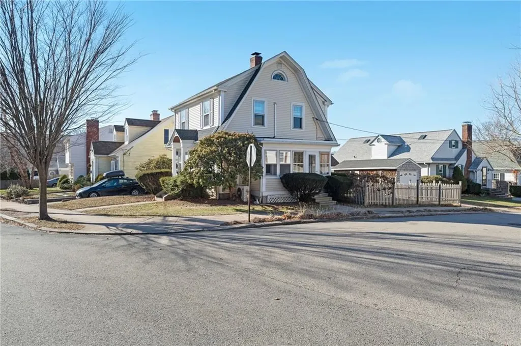 87 Blodgett Avenue Pawtucket RI 02860