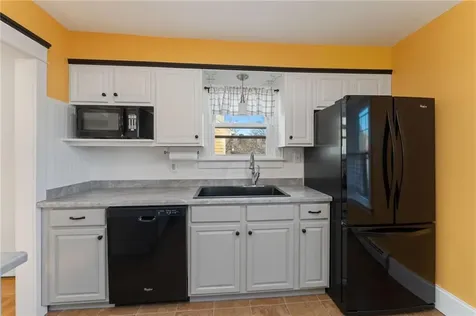 87 Blodgett Avenue Pawtucket RI 02860
