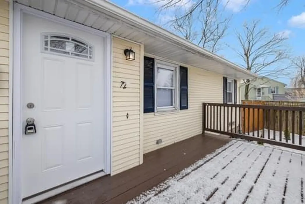 72 Cathedral Road Warwick RI 02889